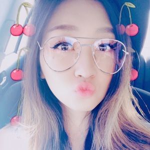 Meet your Posher, Chanel